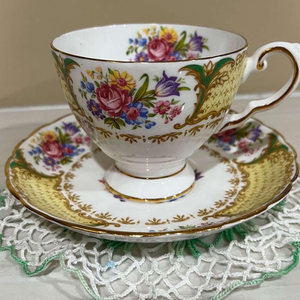 Vintage Tuscan Albany Cup and Saucer Yellow Gold panels